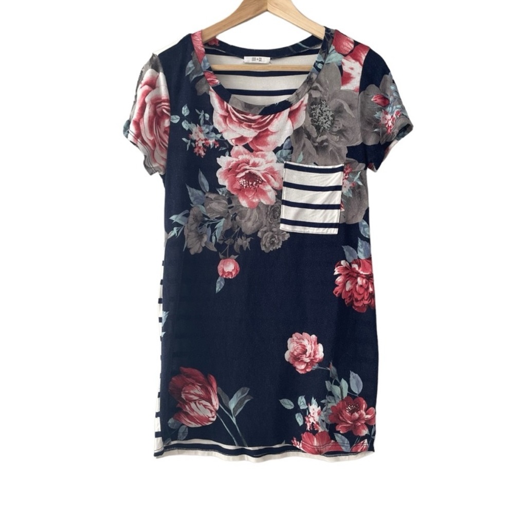 Lux & Co Floral Striped Women’s tee size Medium